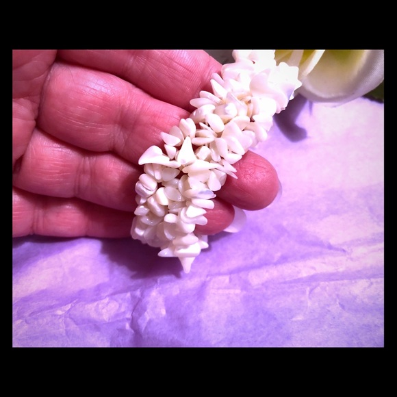 Avon Jewelry - ❤️Mother of Pearl Stretch Bracelet